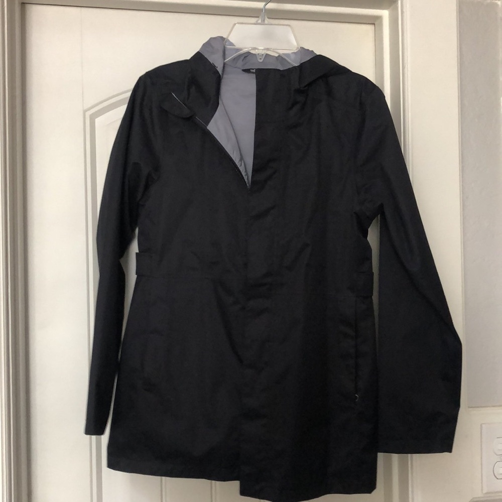 The North Face hooded lightweight raincoat 10/12